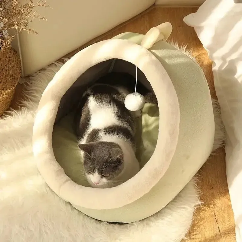 Cozy & Warm Cat House