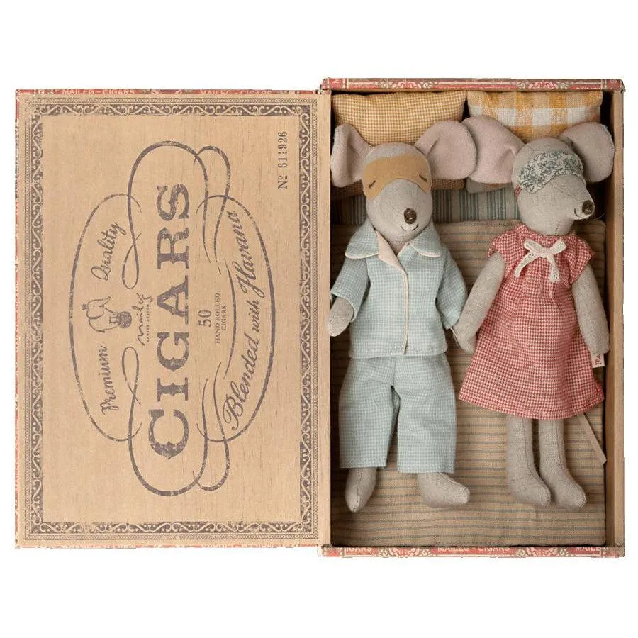 Mum   Dad Mice in Cigarbox