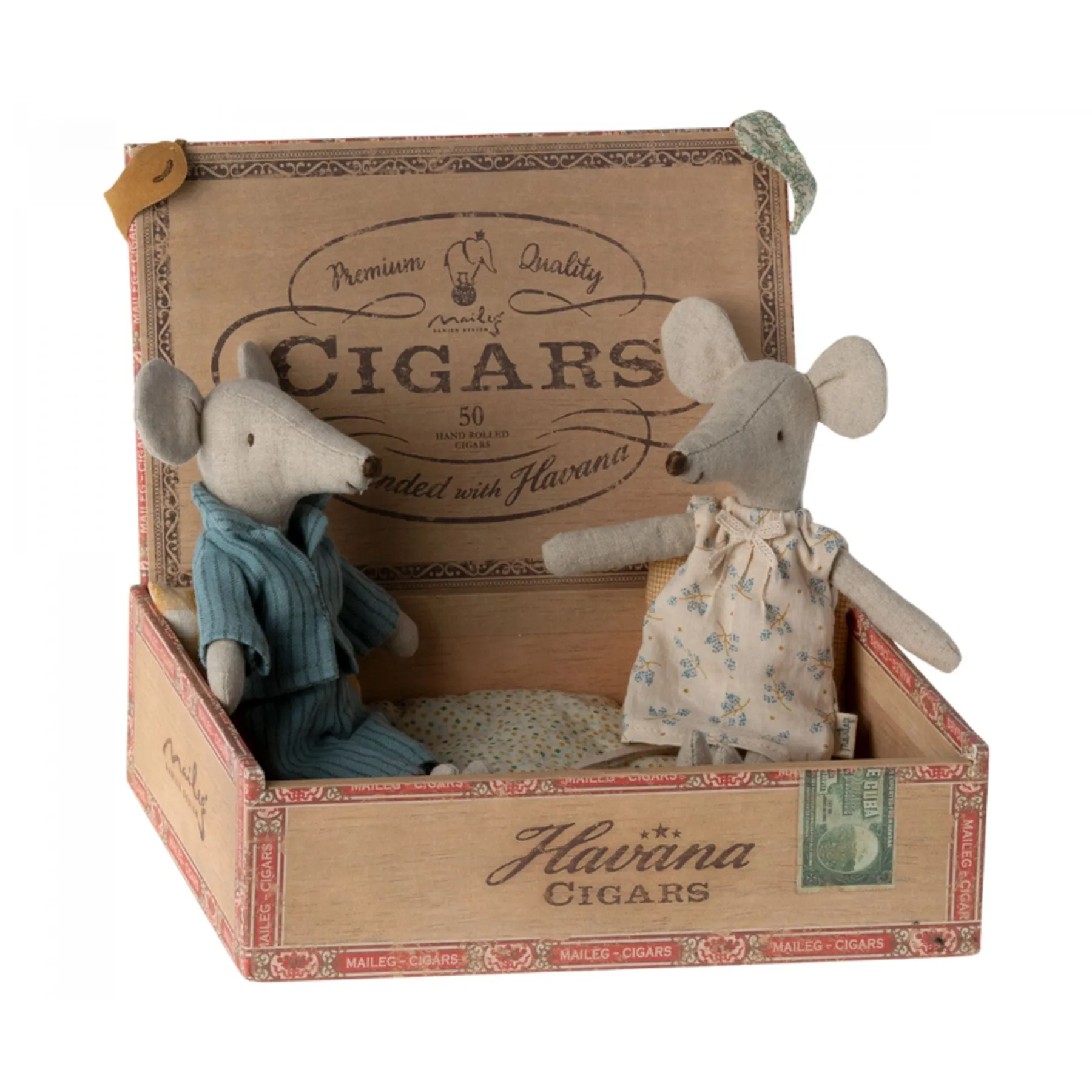 Mum   Dad Mice in Cigarbox